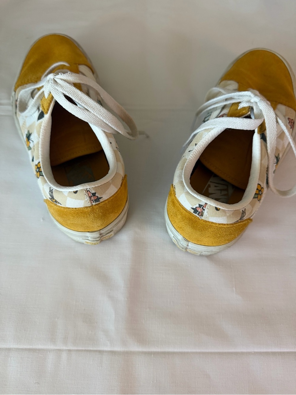 Vans Old Skool Floral Bee Sneakers in Mustard and White - Picture 3 of 5